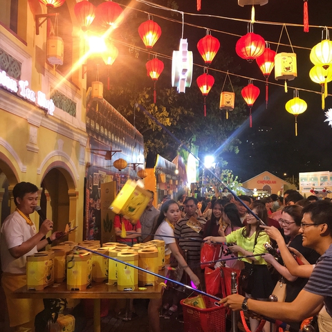 Trung thu không cần tới Hội An cũng có phố lồng đèn - Ảnh 6. Trung thu không cần tới Hội An cũng có phố lồng đèn - Ảnh 6.