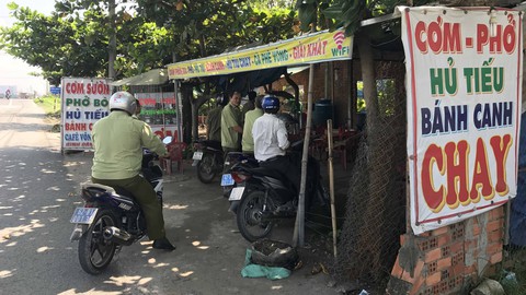 Phạt 4 triệu đồng chủ quán chặt khách 200.000 đồng/đĩa cơm sườn - Ảnh 1. Phạt 4 triệu đồng chủ quán chặt khách 200.000 đồng/đĩa cơm sườn - Ảnh 1.