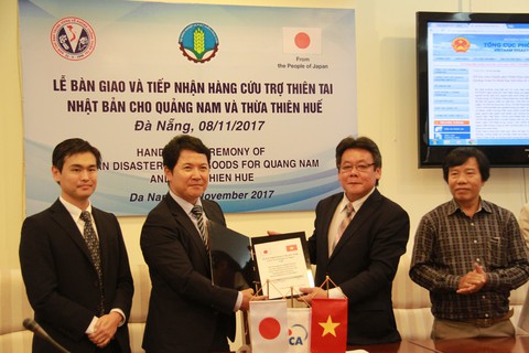 Chính phủ Nhật viện trợ 105 máy lọc nước cho bà con vùng lũ - Ảnh 1. Chính phủ Nhật viện trợ 105 máy lọc nước cho bà con vùng lũ - Ảnh 1.