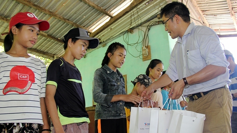 50 phần quà trao học trò Chanchu - Ảnh 1. 50 phần quà trao học trò Chanchu - Ảnh 1.