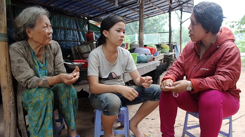 Cô giáo giúp trò nghèo, xã cố tình làm khó? - Ảnh 1. Cô giáo giúp trò nghèo, xã cố tình làm khó? - Ảnh 1.