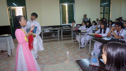 Tăng cường giáo dục đạo lý dân tộc cho học sinh - Ảnh 1. Tăng cường giáo dục đạo lý dân tộc cho học sinh - Ảnh 1.