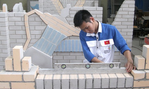 Mang nghề xây gạch ra thế giới - Ảnh 1. Mang nghề xây gạch ra thế giới - Ảnh 1.