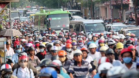 Giao thông ở VN còn nhiều thách thức, bất cập - Ảnh 1. Giao thông ở VN còn nhiều thách thức, bất cập - Ảnh 1.