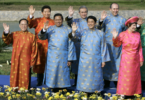 Vì sao Việt Nam quyết định gia nhập APEC năm 1998? - Ảnh 5. Vì sao Việt Nam quyết định gia nhập APEC năm 1998? - Ảnh 5.