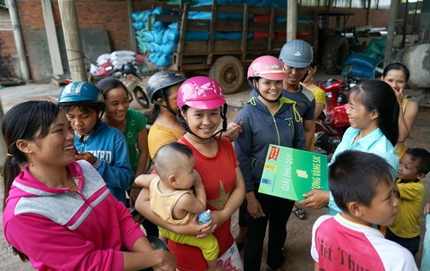 PVFCCo tiếp tục trao vàng cho khách hàng trúng thưởng - Ảnh 3. PVFCCo tiếp tục trao vàng cho khách hàng trúng thưởng - Ảnh 3.