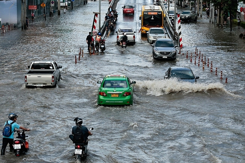 Bangkok ngập trong nước - Ảnh 3. Bangkok ngập trong nước - Ảnh 3.