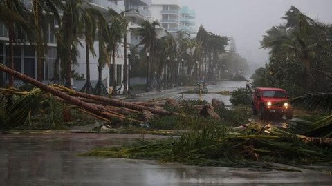 Bão Irma trút cơn thịnh nộ xuống Florida - Ảnh 3. Bão Irma trút cơn thịnh nộ xuống Florida - Ảnh 3.