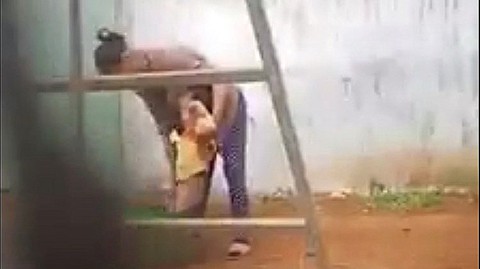 Xác minh vụ người giữ trẻ hành hạ cháu bé 2 tuổi - Ảnh 2. Xác minh vụ người giữ trẻ hành hạ cháu bé 2 tuổi - Ảnh 2.