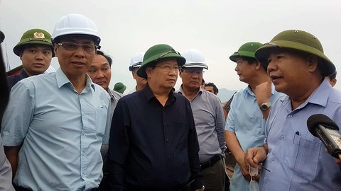 Chuẩn bị đêm thức trắng phòng chống bão 14 giật cấp 12 - Ảnh 3. Chuẩn bị đêm thức trắng phòng chống bão 14 giật cấp 12 - Ảnh 3.
