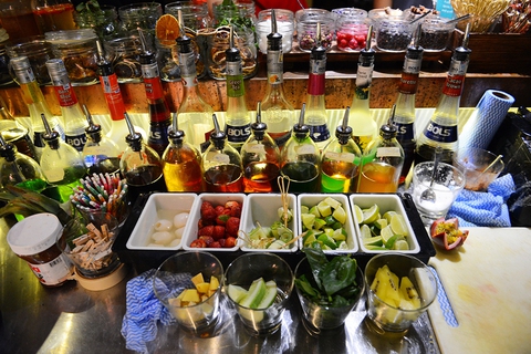 Trong ly cocktail không chỉ có rượu và nước quả... - Ảnh 4. Trong ly cocktail không chỉ có rượu và nước quả... - Ảnh 4.