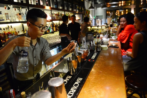 Trong ly cocktail không chỉ có rượu và nước quả... - Ảnh 3. Trong ly cocktail không chỉ có rượu và nước quả... - Ảnh 3.