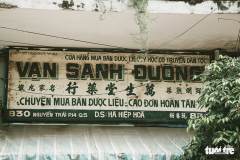 Nhìn những biển hiệu này để thấy Sài Gòn quá đỗi dễ thương - Ảnh 3. Nhìn những biển hiệu này để thấy Sài Gòn quá đỗi dễ thương - Ảnh 3.