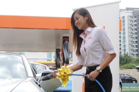 2,7 nghìn tỉ USD để phủ sóng đủ trạm sạc cho xe điện trên toàn cầu - Ảnh 3. 2,7 nghìn tỉ USD để phủ sóng đủ trạm sạc cho xe điện trên toàn cầu - Ảnh 3.