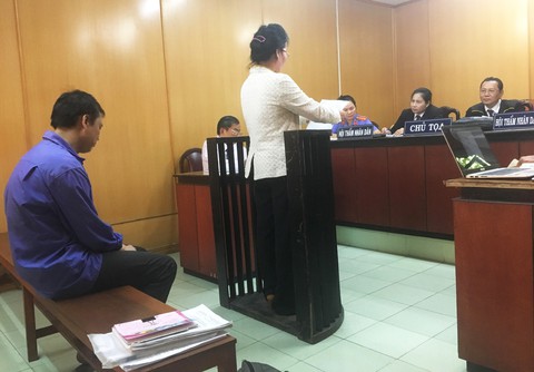 Trả hồ sơ vụ án liên quan vợ một cán bộ công an đưa hối lộ - Ảnh 2. Trả hồ sơ vụ án liên quan vợ một cán bộ công an đưa hối lộ - Ảnh 2.