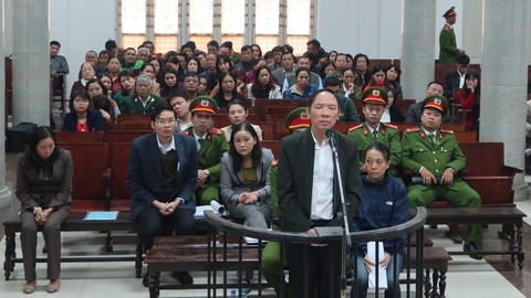 Xét xử cựu phó giám đốc Sở Nông nghiệp Hà Nội cùng đồng phạm - Ảnh 1. Xét xử cựu phó giám đốc Sở Nông nghiệp Hà Nội cùng đồng phạm - Ảnh 1.