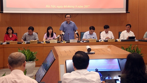 Hà Nội dồn cả chủ nhật để chống dịch sốt xuất huyết - Ảnh 1. Hà Nội dồn cả chủ nhật để chống dịch sốt xuất huyết - Ảnh 1.