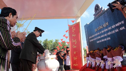 Dựng bia tưởng niệm đường hành lang chiến lược Bắc - Nam - Ảnh 1. Dựng bia tưởng niệm đường hành lang chiến lược Bắc - Nam - Ảnh 1.
