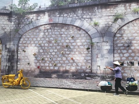 Phố bích hoạ ở Hà Nội: cơ hội đánh thức giá trị di sản văn hoá - Ảnh 7. Phố bích hoạ ở Hà Nội: cơ hội đánh thức giá trị di sản văn hoá - Ảnh 7.
