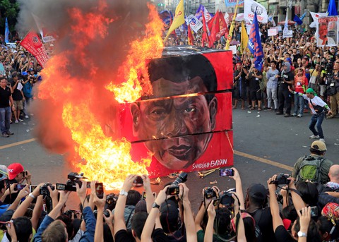 Ông Duterte yêu cầu các nhà ngoại giao EU rời khỏi Philippines - Ảnh 1. Ông Duterte yêu cầu các nhà ngoại giao EU rời khỏi Philippines - Ảnh 1.