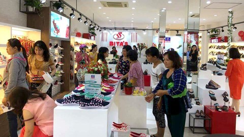 Phải dẹp nạn núp bóng hàng Việt - Ảnh 1. Phải dẹp nạn núp bóng hàng Việt - Ảnh 1.