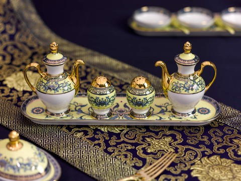 Chiêm ngưỡng bộ bàn ăn dát vàng ở tiệc chiêu đãi APEC - Ảnh 10. Chiêm ngưỡng bộ bàn ăn dát vàng ở tiệc chiêu đãi APEC - Ảnh 10.