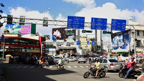 TP.HCM chống kẹt xe với bộ lưu điện đèn tín hiệu giao thông - Ảnh 1. TP.HCM chống kẹt xe với bộ lưu điện đèn tín hiệu giao thông - Ảnh 1.