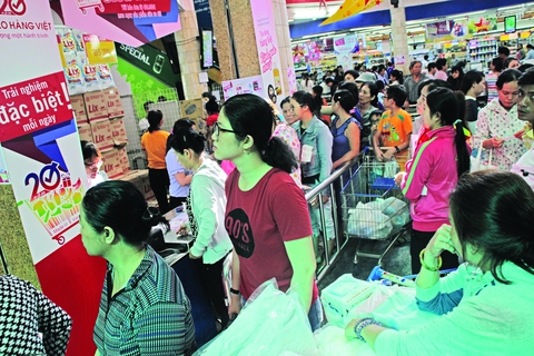 Bóp chặt túi tiền chờ khuyến mãi - Ảnh 1. Bóp chặt túi tiền chờ khuyến mãi - Ảnh 1.