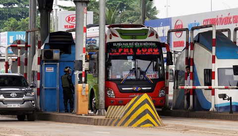 Nhiều lực lượng bảo vệ trạm BOT Biên Hòa thu phí trở lại - Ảnh 7. Nhiều lực lượng bảo vệ trạm BOT Biên Hòa thu phí trở lại - Ảnh 7.
