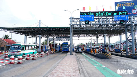 Ngày thứ tư thu phí, BOT Cai Lậy xả trạm lần thứ 19 - Ảnh 13. Ngày thứ tư thu phí, BOT Cai Lậy xả trạm lần thứ 19 - Ảnh 13.