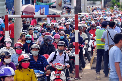 BOT Biên Hòa xả trạm do tài xế dùng tiền lẻ mua vé - Ảnh 3. BOT Biên Hòa xả trạm do tài xế dùng tiền lẻ mua vé - Ảnh 3.