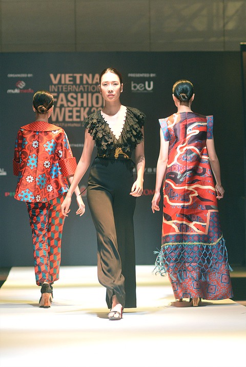Công Trí mở màn Tuần lễ thời trang quốc tế Việt Nam - Ảnh 5. Công Trí mở màn Tuần lễ thời trang quốc tế Việt Nam - Ảnh 5.
