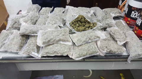 Buôn lậu qua đường hàng không, cảng biển gia tăng - Ảnh 1. Buôn lậu qua đường hàng không, cảng biển gia tăng - Ảnh 1.