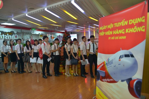 Tiêu chuẩn nào để trở thành tiếp viên hàng không của Vietjet? - Ảnh 1. Tiêu chuẩn nào để trở thành tiếp viên hàng không của Vietjet? - Ảnh 1.