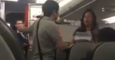 Chửi nhau trên máy bay, hai nữ hành khách bị cấm bay 6 tháng - Ảnh 1. Chửi nhau trên máy bay, hai nữ hành khách bị cấm bay 6 tháng - Ảnh 1.