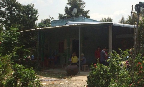 Nghi án bà dùng dây siết cổ cháu chết rồi uống thuốc trừ sâu tự tử - Ảnh 1. Nghi án bà dùng dây siết cổ cháu chết rồi uống thuốc trừ sâu tự tử - Ảnh 1.