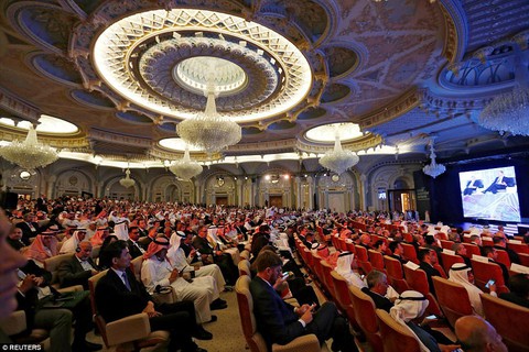 Các hoàng tử Ả rập Saudi ngủ trên sàn nhà trong nhà tù năm sao - Ảnh 3. Các hoàng tử Ả rập Saudi ngủ trên sàn nhà trong nhà tù năm sao - Ảnh 3.