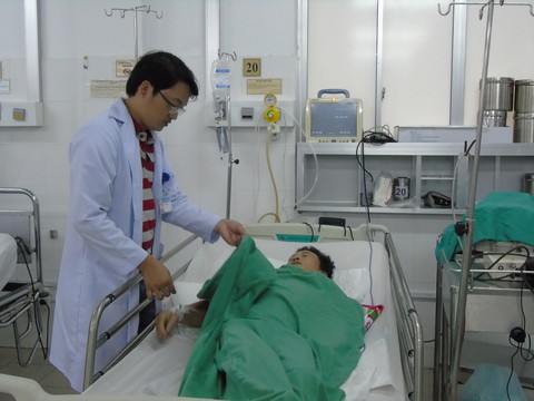Đau đầu dữ dội, cẩn thận phình động mạch não dọa vỡ hoặc vỡ- Ảnh 2. Một bệnh nhân được điều trị can thiệp mạch não