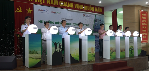 Cảng Sóng Thần lắp đặt hệ thống điện mặt trời lớn nhất VN - Ảnh 1. Cảng Sóng Thần lắp đặt hệ thống điện mặt trời lớn nhất VN - Ảnh 1.