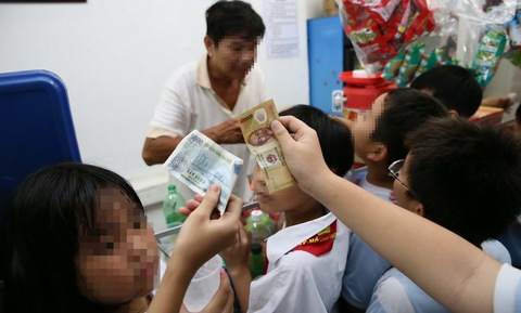 Kiểm tra căngtin trường học, cán bộ Sở nói không muốn ăn - Ảnh 1. Kiểm tra căngtin trường học, cán bộ Sở nói không muốn ăn - Ảnh 1.