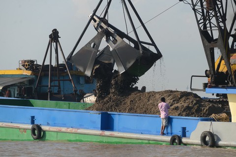 Dùng đá sản xuất cát thay cát sông - Ảnh 1. Dùng đá sản xuất cát thay cát sông - Ảnh 1.