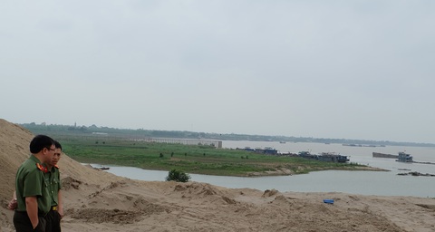 Nhiều địa phương buông lỏng quản lý tài nguyên cát sỏi - Ảnh 1. Nhiều địa phương buông lỏng quản lý tài nguyên cát sỏi - Ảnh 1.