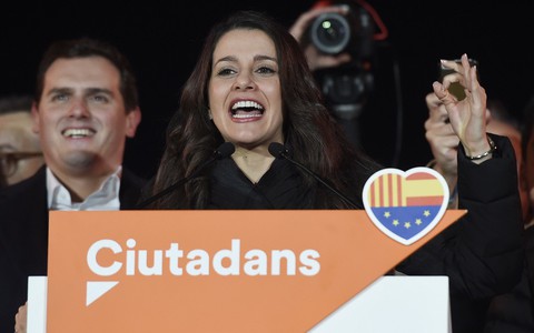 Dang dở Catalonia - Ảnh 1. Dang dở Catalonia - Ảnh 1.