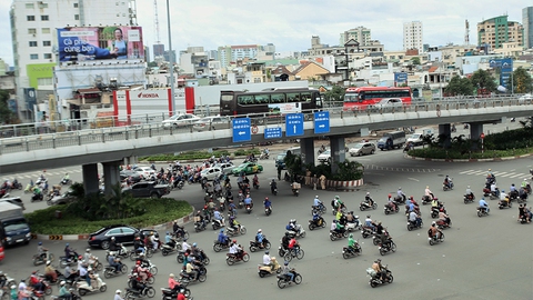 Từ 21-10, cho xe máy chạy trên cầu vượt Hàng Xanh - Ảnh 1. Từ 21-10, cho xe máy chạy trên cầu vượt Hàng Xanh - Ảnh 1.