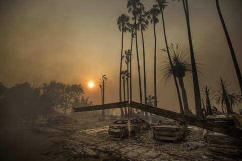 Những hình ảnh kinh hoàng ở biển lửa California - Ảnh 18.