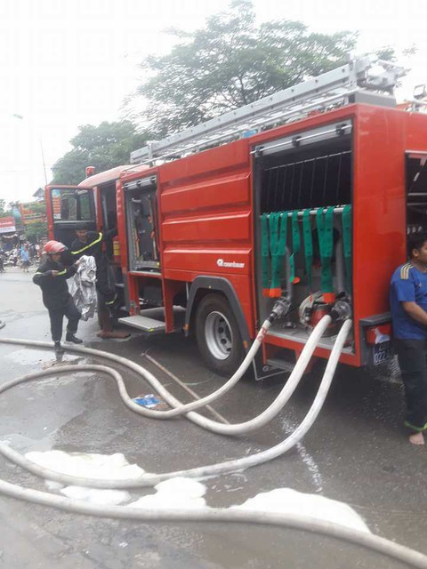 Cháy nhà trong đêm, 2 người chết - Ảnh 3. Cháy nhà trong đêm, 2 người chết - Ảnh 3.