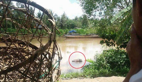Phát hiện thi thể tài xế nhảy cầu Mỹ Thuận tự vẫn - Ảnh 1. Phát hiện thi thể tài xế nhảy cầu Mỹ Thuận tự vẫn - Ảnh 1.