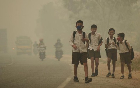 Không khí ô nhiễm bóp nghẹt tim, phổi 17 triệu trẻ em - Ảnh 1. Không khí ô nhiễm bóp nghẹt tim, phổi 17 triệu trẻ em - Ảnh 1.