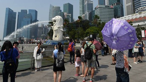 Du khách Trung Quốc được chỉ dạy về văn minh khi tới Singapore - Ảnh 1. Du khách Trung Quốc được chỉ dạy về văn minh khi tới Singapore - Ảnh 1.