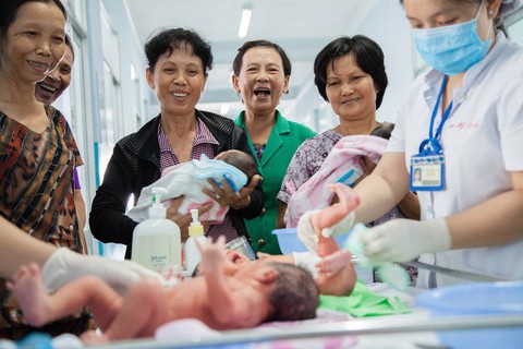 Abbott hỗ trợ nâng cao năng lực chăm sóc sức khỏe - Ảnh 2. Abbott hỗ trợ nâng cao năng lực chăm sóc sức khỏe - Ảnh 2.
